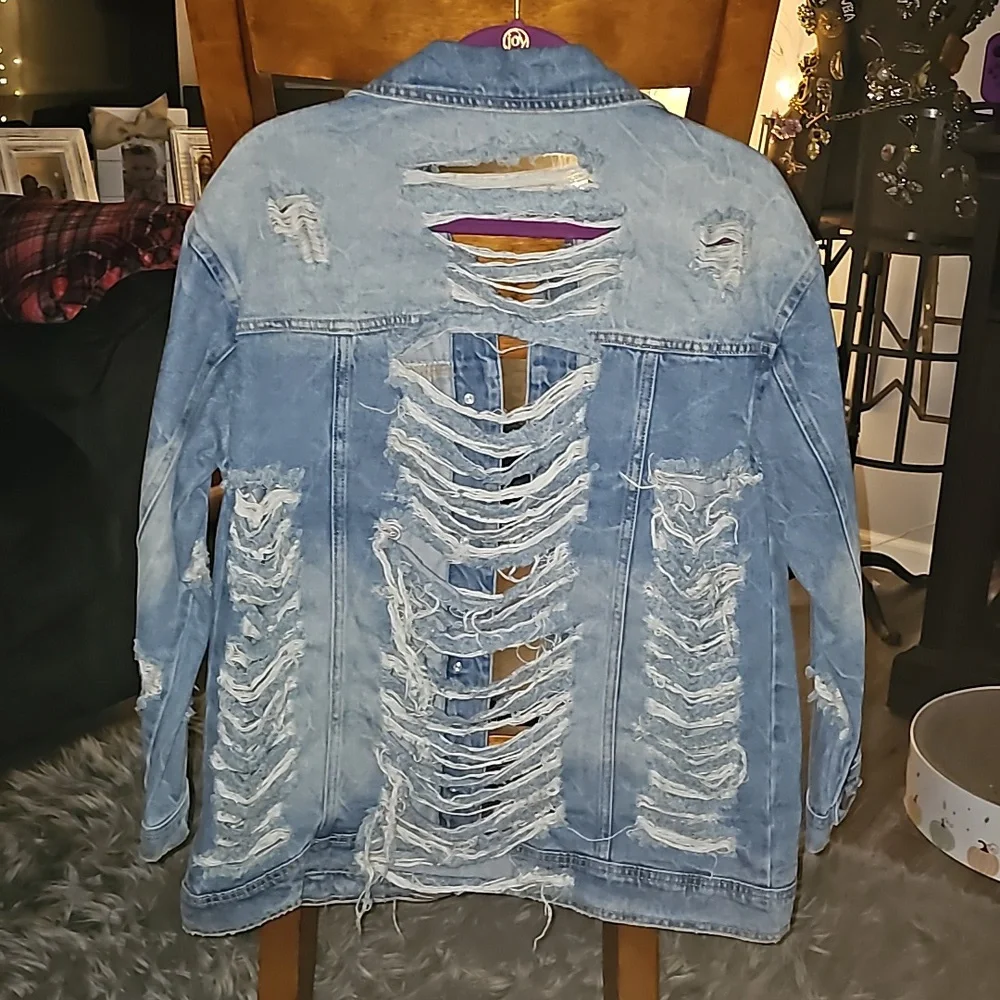 FASHION NOVA Womens Distressed Denim Jacket. Mint condition sz Small!!!
